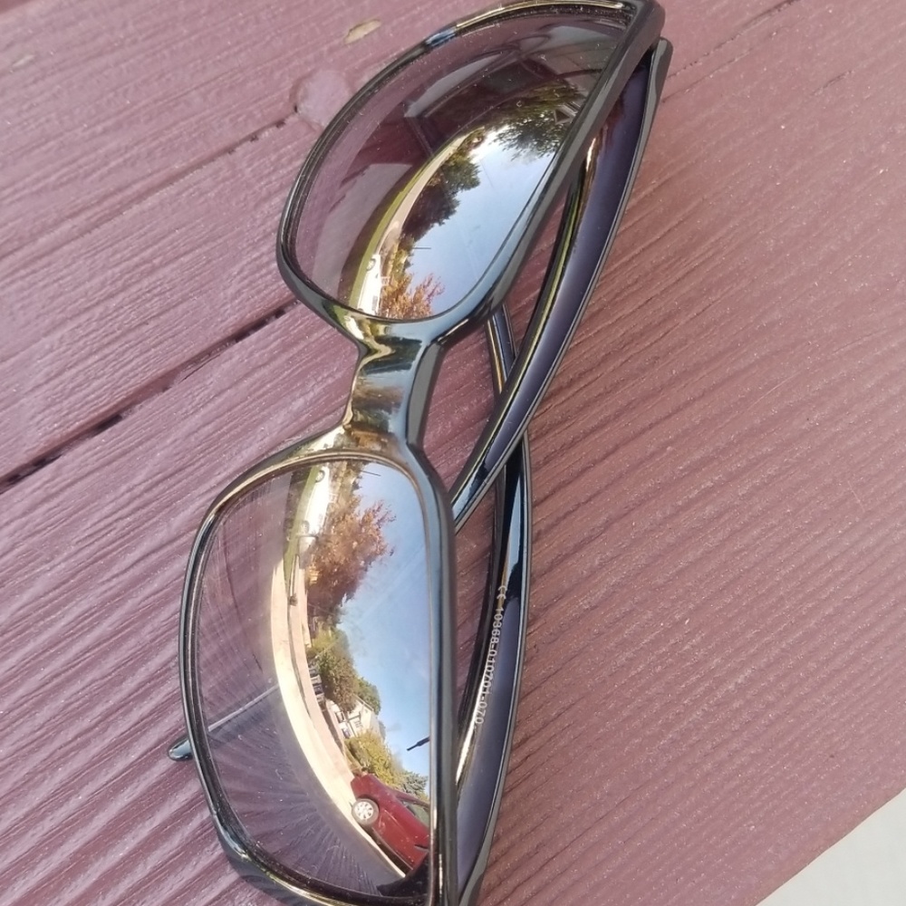 2 pairs of sunglasses